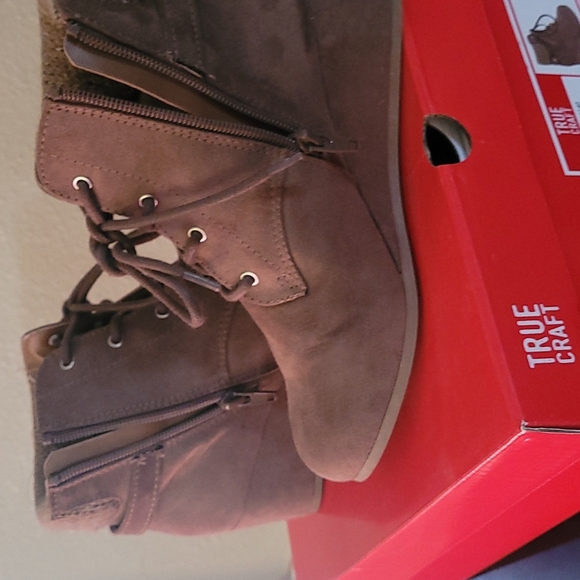 Shoes - Picture 2 of 6